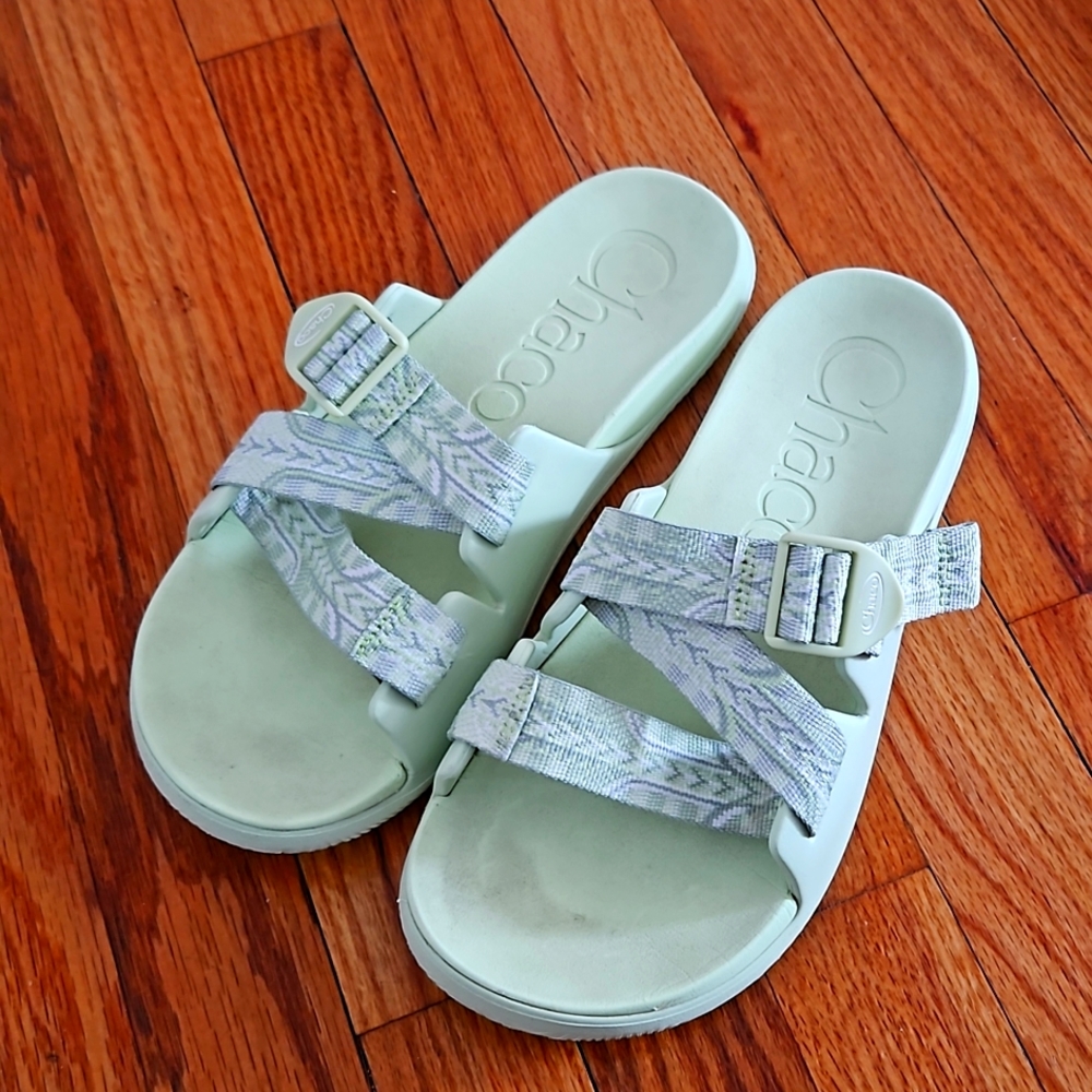 Chaco sliper sandals lime green, womens 10, very comfortable